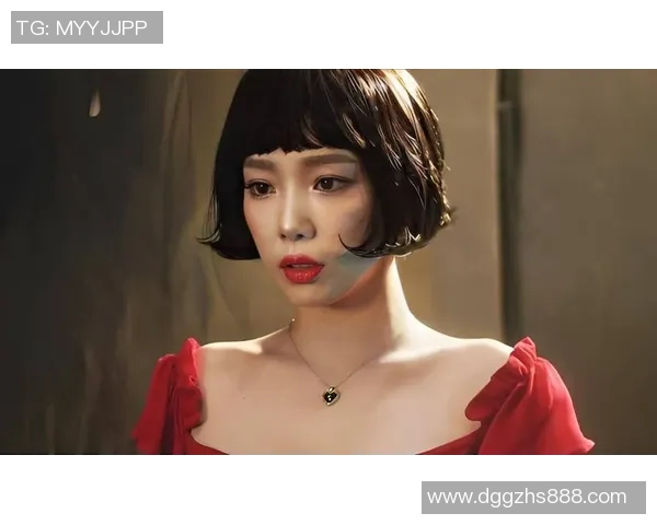 短发魅力四射韩国女足球明星展现青春风采与竞技实力 短发魅力四射韩国女足球明星展现青春风采与竞技实力