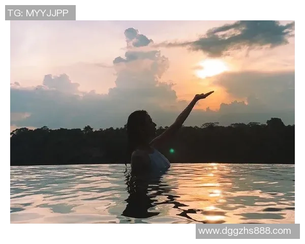 足球明星意外曝光裹浴巾私密视频引发热议网友纷纷围观评论不断 足球明星意外曝光裹浴巾私密视频引发热议网友纷纷围观评论不断