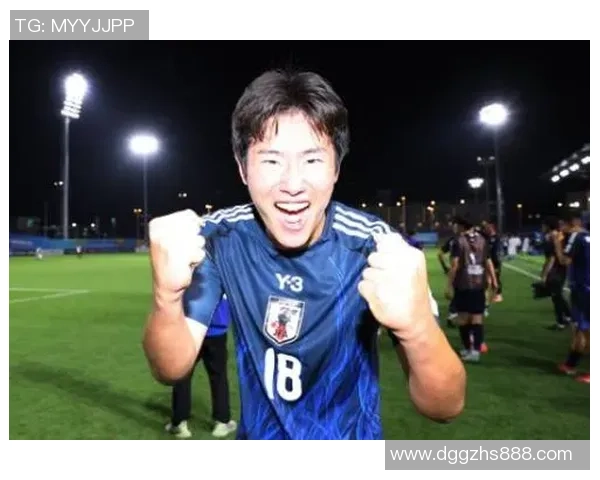 韩国足球明星佩戴眼罩的时尚潮流与健康理念探讨 韩国足球明星佩戴眼罩的时尚潮流与健康理念探讨